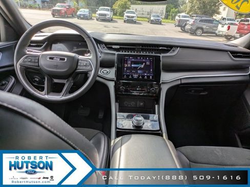 Used 2023 Jeep Grand Cherokee L Laredo image 17