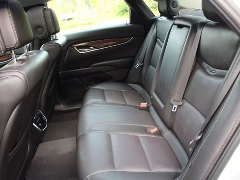 Used 2014 Cadillac XTS Luxury image 26