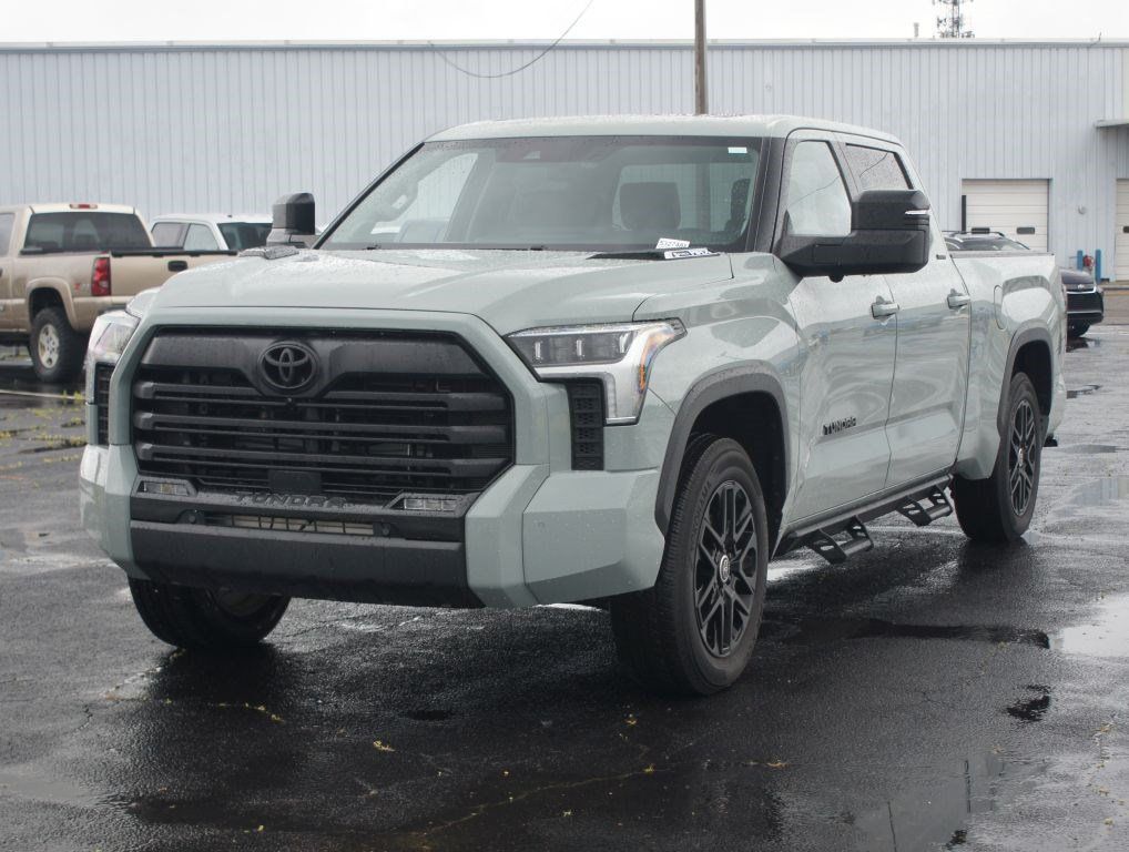 Used 2024 Toyota Tundra Limited AWD/4WD image 2