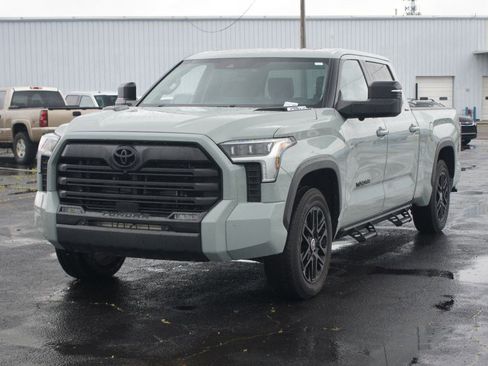Used 2024 Toyota Tundra Limited AWD/4WD image 2