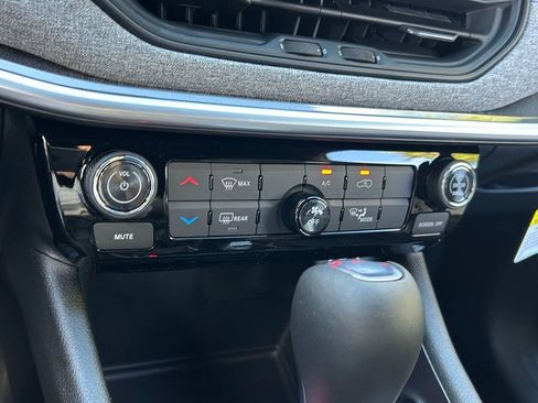 New 2026 Jeep Compass Latitude image 39