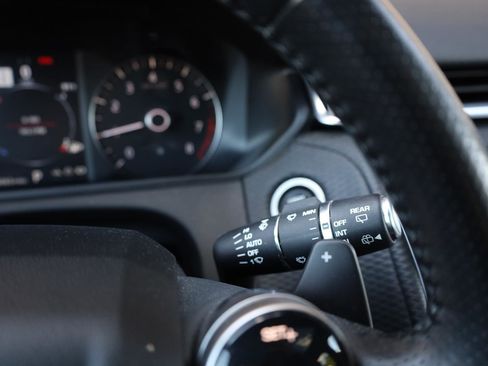 Used 2020 Land Rover Range Rover Velar S image 40