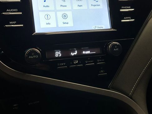 Used 2019 Toyota Camry SE FWD image 15