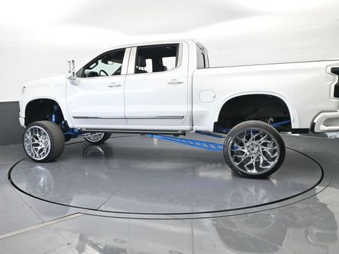 Used 2022 Chevrolet Silverado 1500 High Country image 3