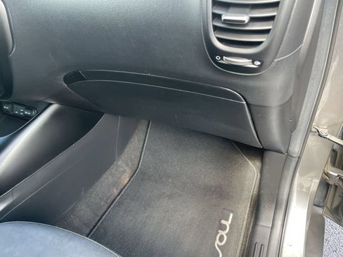Used 2016 Kia Soul + FWD image 30