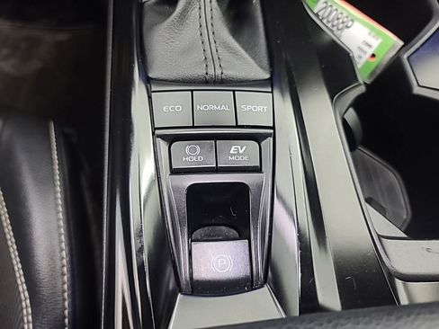 Used 2025 Toyota Camry SE FWD image 36