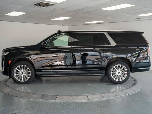 Used 2023 Cadillac Escalade ESV Premium Luxury w/ Performance Package AWD/4WD image 4