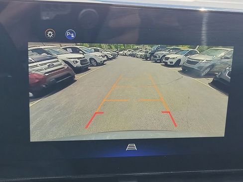 Used 2025 Chevrolet Equinox LT FWD image 29