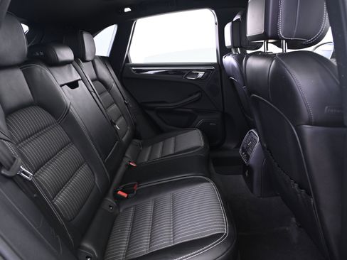 Used 2024 Porsche Macan Turbo image 18