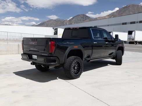 Used 2024 GMC Sierra 3500 Denali w/ Technology Package AWD/4WD image 7