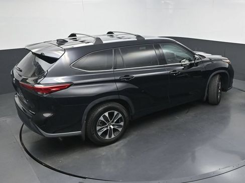 Used 2022 Toyota Highlander XLE AWD/4WD image 40