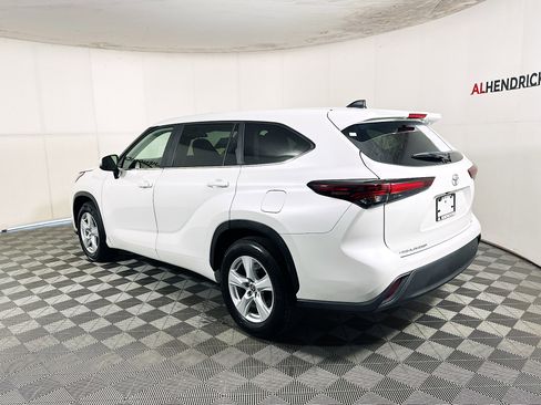 Used 2024 Toyota Highlander LE image 5