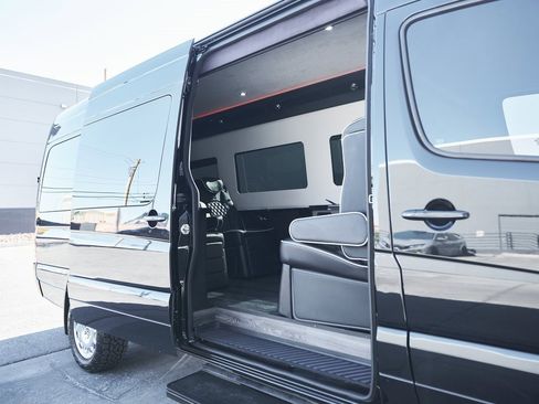 Used 2017 Mercedes-Benz Sprinter 3500 image 58