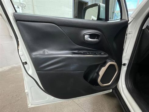 Used 2016 Jeep Renegade Limited FWD image 9