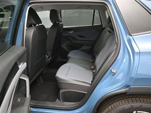 New 2026 Volkswagen Tiguan SE image 11