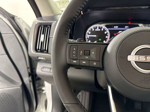 New 2025 Nissan Pathfinder SL image 11