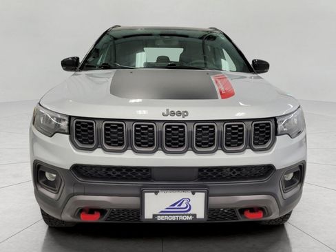 Used 2025 Jeep Compass Trailhawk AWD/4WD image 39