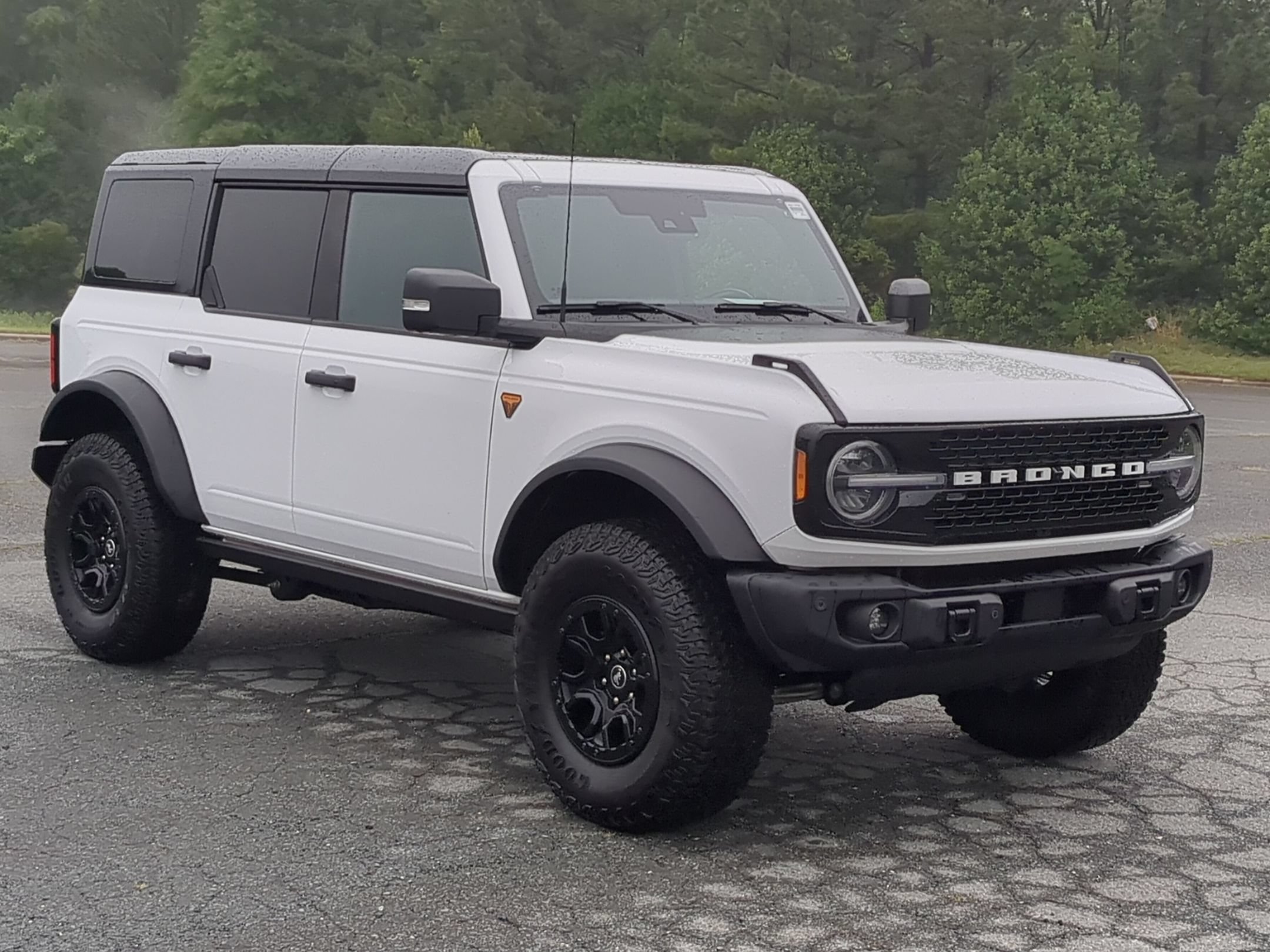Certified 2025 Ford Bronco Badlands AWD/4WD image 1