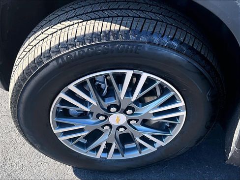Used 2025 Chevrolet Traverse LT image 7