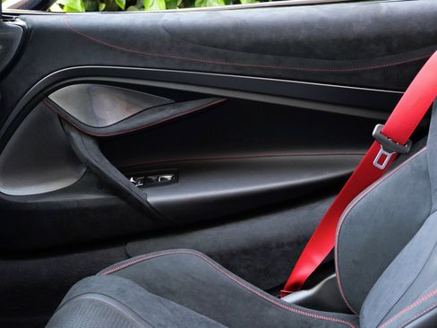 Used 2024 McLaren 750S Spider image 28