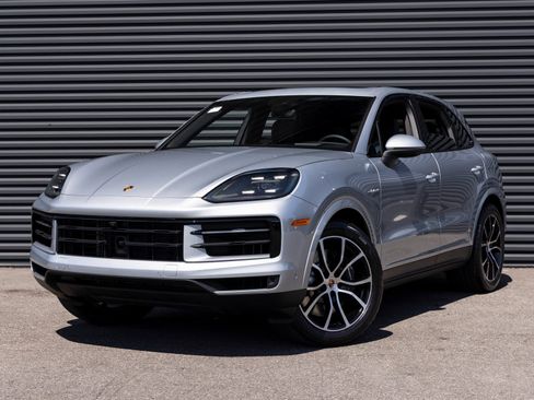 Certified 2025 Porsche Cayenne E-Hybrid image 1