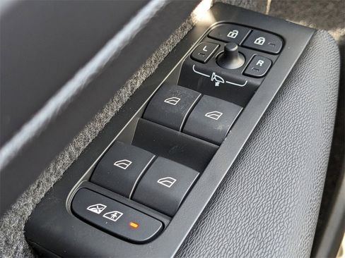 New 2025 Volvo XC40 B5 Ultra w/ Climate Package image 23