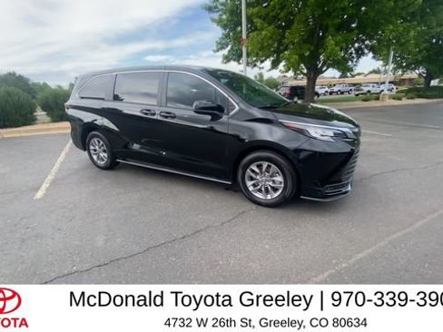 Certified 2023 Toyota Sienna LE FWD image 3