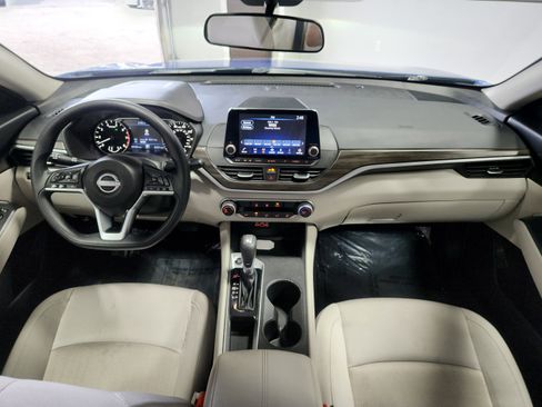 Used 2025 Nissan Altima 2.5 SV image 15