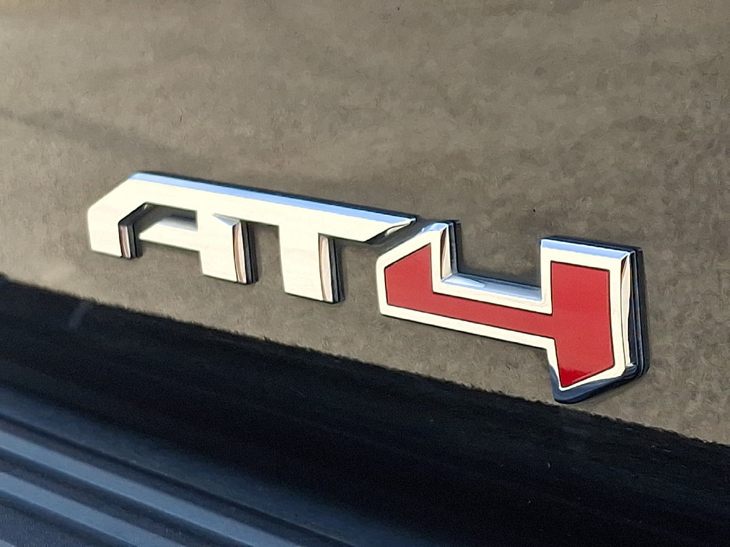 Used 2024 GMC Yukon XL AT4 w/ Technology Package AWD/4WD image 32