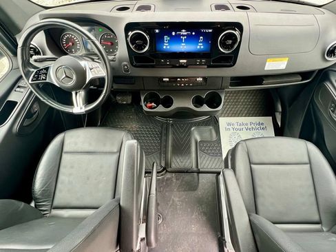 Used 2025 Mercedes-Benz Sprinter 2500 image 21