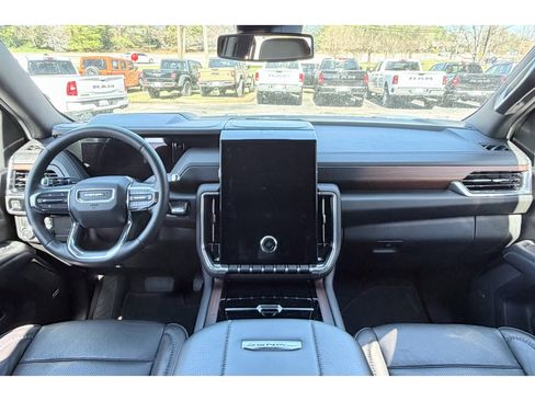 Used 2025 GMC Yukon XL Denali image 13