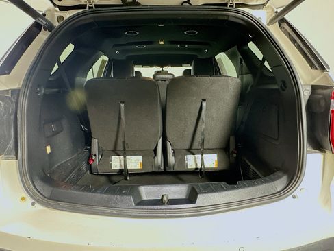 Used 2017 Ford Explorer XLT w/ Equipment Group 202A FWD image 30