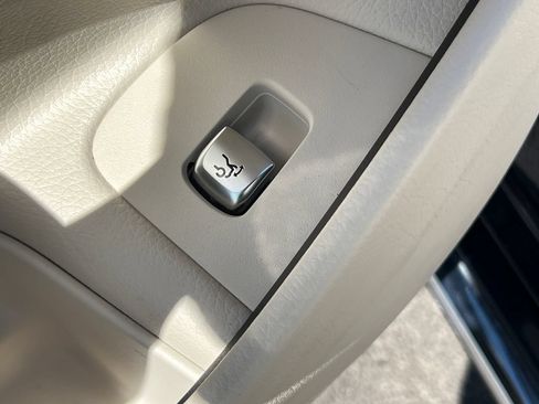 Used 2019 Mercedes-Benz E 300 4MATIC image 13
