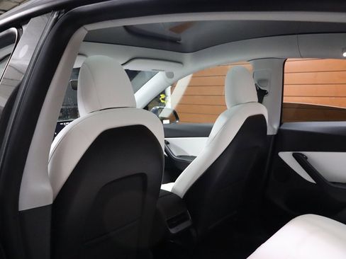 Used 2021 Tesla Model Y Long Range image 26