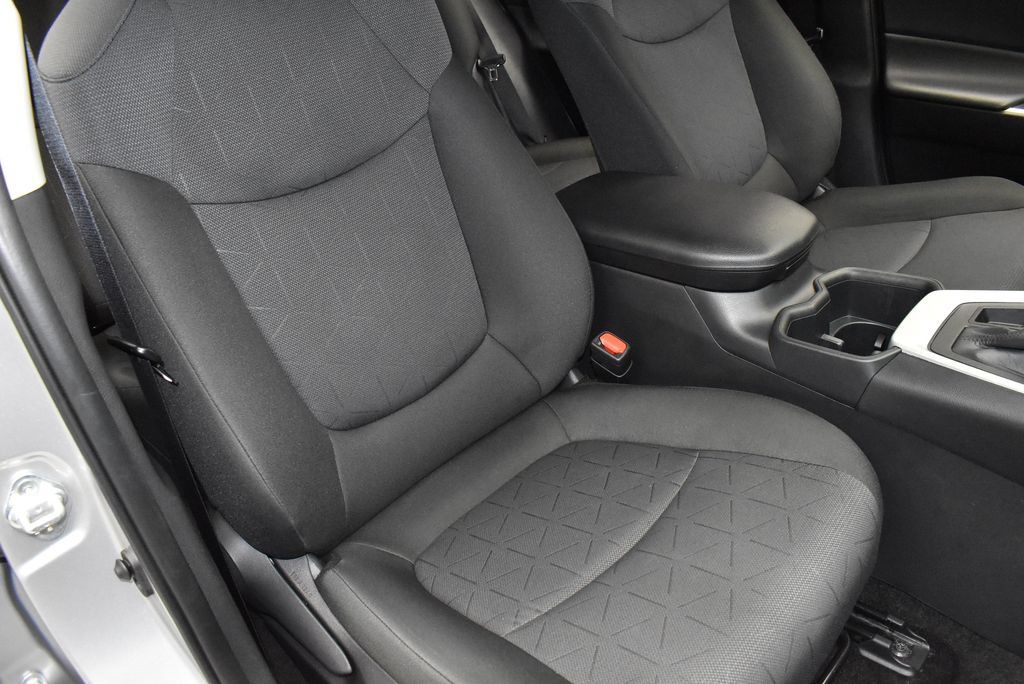 Used 2025 Toyota RAV4 XLE AWD/4WD image 24