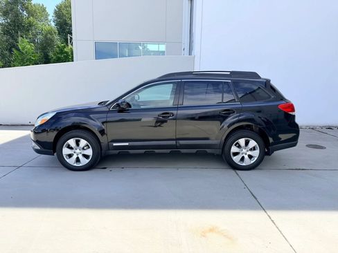 Used 2010 Subaru Outback 2.5i Premium AWD/4WD image 2