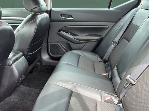 Used 2024 Nissan Altima 2.5 SR FWD image 18