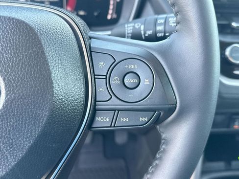 Used 2025 Toyota Corolla Cross XLE image 15