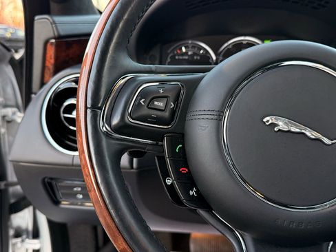 Used 2015 Jaguar XJ Supercharged image 55