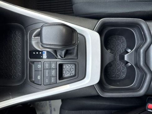 Used 2021 Toyota RAV4 XLE AWD/4WD image 32