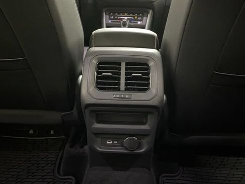 Used 2023 Volkswagen Tiguan SE w/ Panoramic Sunroof Package FWD image 80
