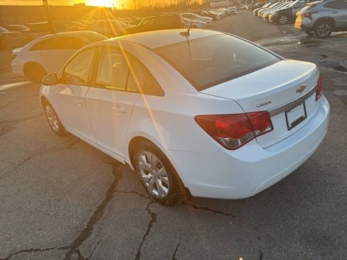 Used 2014 Chevrolet Cruze LS image 9