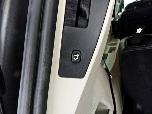 Used 2019 Dodge Grand Caravan SXT FWD image 13
