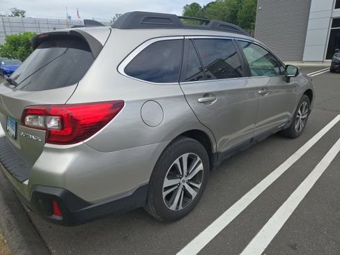 Used 2019 Subaru Outback 2.5i Limited AWD/4WD image 18
