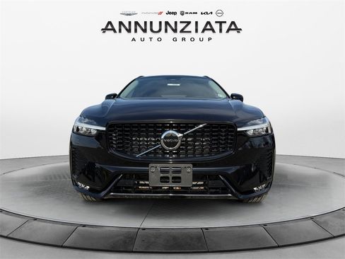 Used 2024 Volvo XC60 B5 Core w/ Protection Package Premier image 8