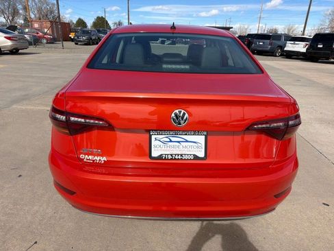 Used 2019 Volkswagen Jetta image 4
