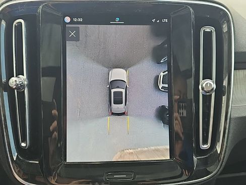 Used 2023 Volvo XC40 B5 Plus w/ Driver Assist Package AWD/4WD image 10