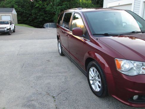 Used 2018 Dodge Grand Caravan SXT FWD image 10