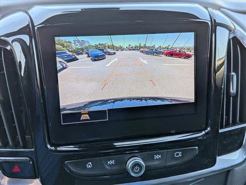 Used 2023 Chevrolet Traverse LT FWD image 13
