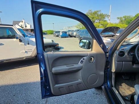 Used 2005 Jeep Liberty Sport AWD/4WD image 10